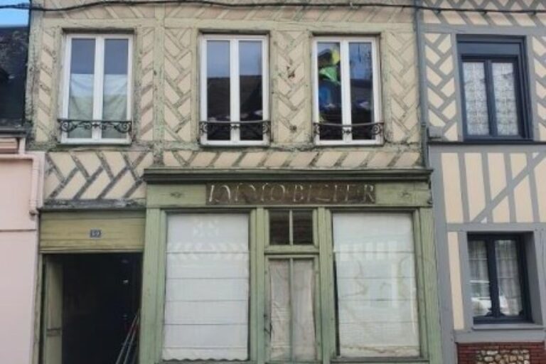 Maison de ville, secteur PONT- L’EVEQUE