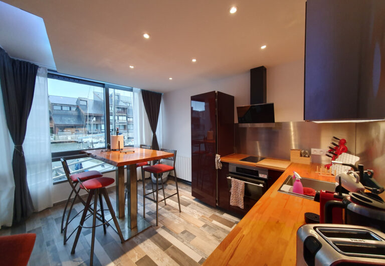 Appartement rénové en plein sur la marina de Deauville