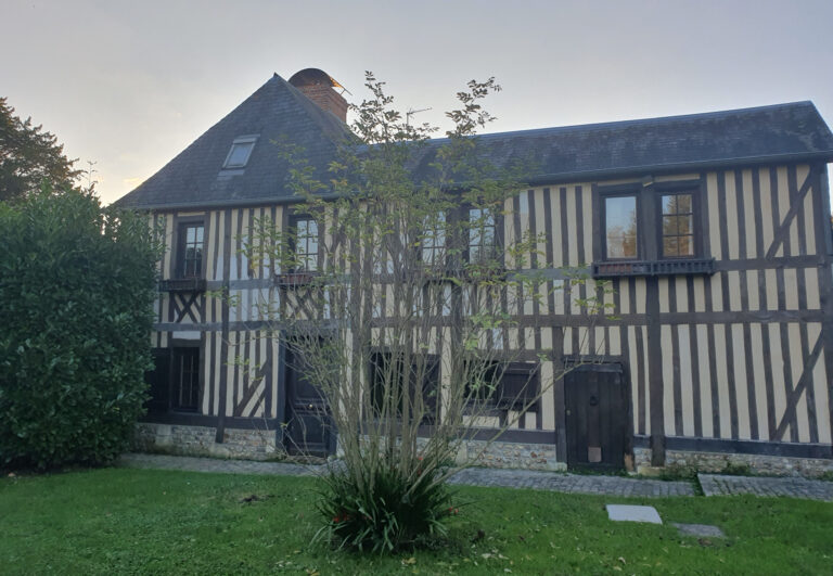 Ancien presbytère à  25 minutes de DEAUVILLE